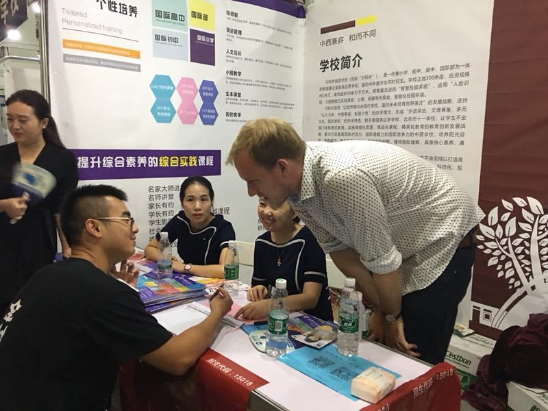 川科外國語學校，火熱報名咨詢中