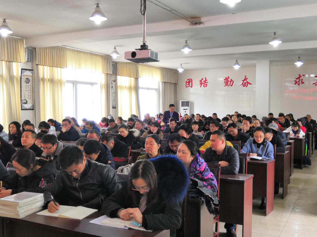加強(qiáng)業(yè)務(wù)培訓(xùn)，切實(shí)提高業(yè)務(wù)素質(zhì)