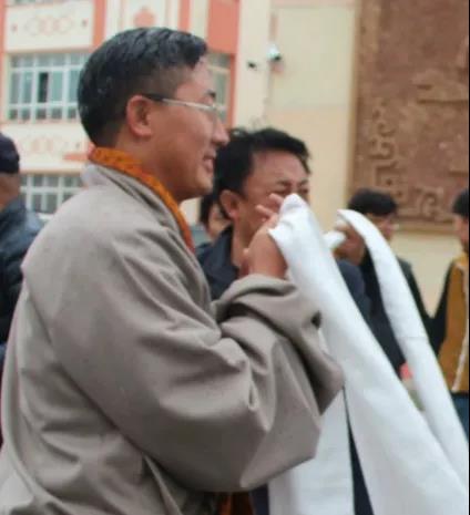 厲害了，央視媒體走進若爾蓋藏文中學(xué)
