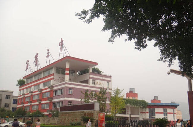 宜賓市第三中學(xué)2018年中考錄取分?jǐn)?shù)線是多少？