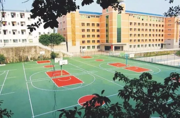渠縣中學(xué)地理位置在哪兒？