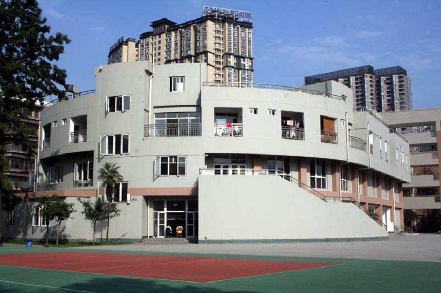 鹽道街中學的有官方網(wǎng)址嗎？是什么？