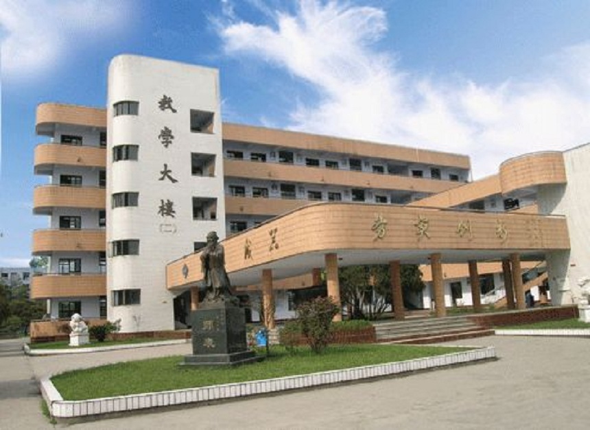 西南交通大學(xué)附屬中學(xué)學(xué)校環(huán)境好不好？