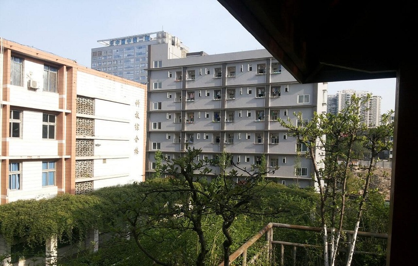 通錦中學(xué)地址在哪里？