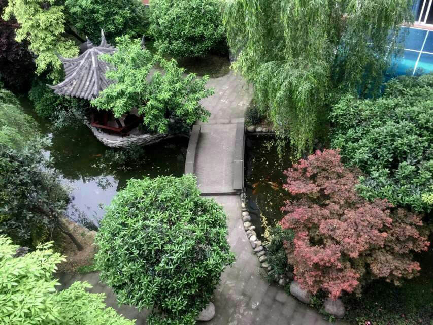 成都八中是公辦高中還市私立高中？