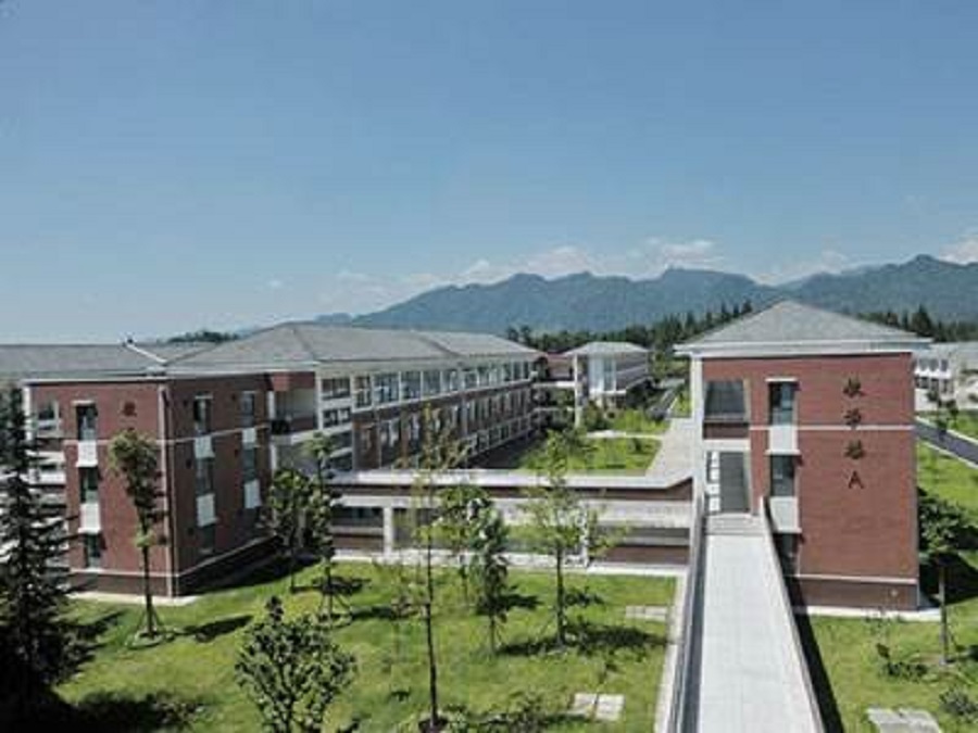 青城山高級(jí)中學(xué)2020年中考錄取分?jǐn)?shù)線是多少？