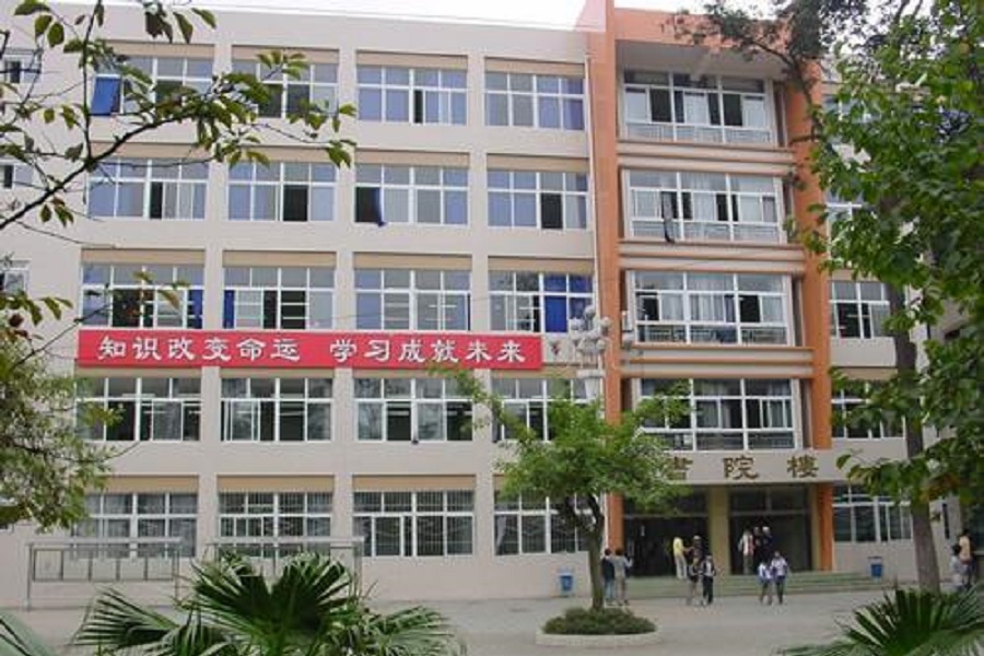 新都二中校園環(huán)境怎么樣？