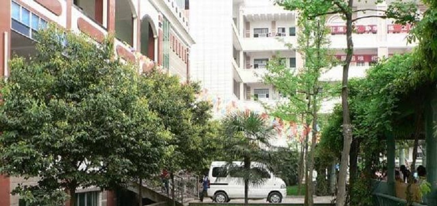 伍隍中學校園環(huán)境好嗎？