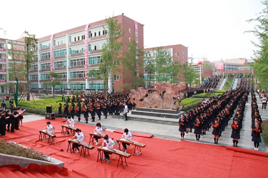 綿陽(yáng)中學(xué)實(shí)驗(yàn)學(xué)校聯(lián)系電話是多少？