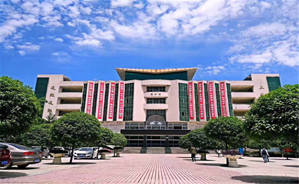 五通橋中學(xué)校園環(huán)境怎么樣？