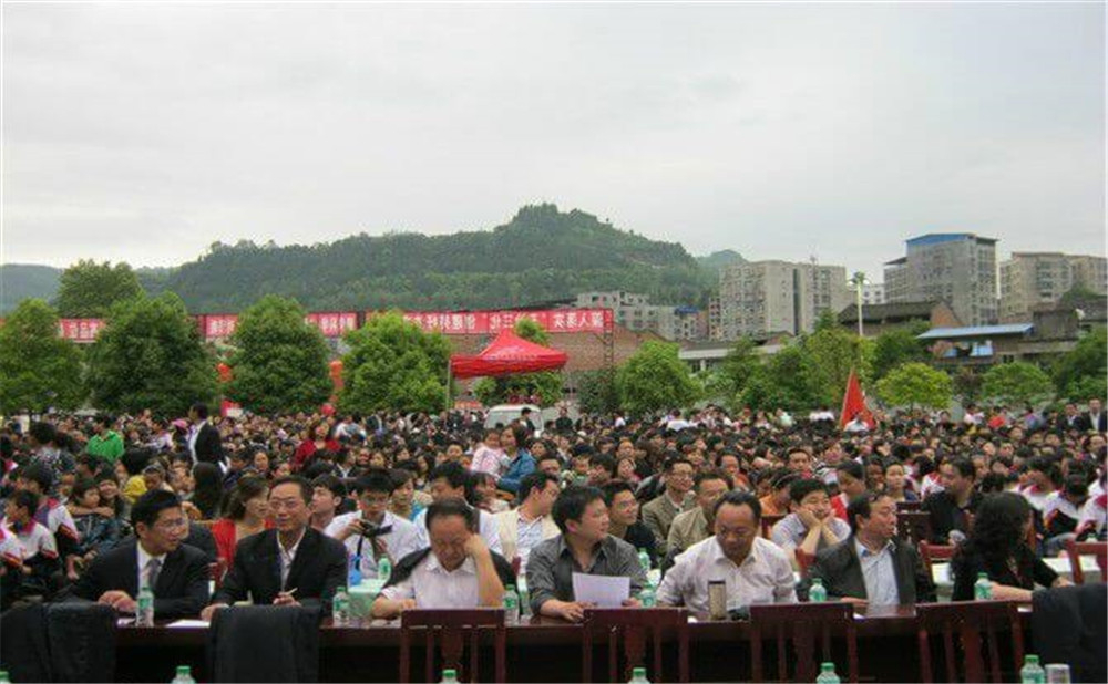平昌縣駟馬中學(xué)學(xué)校詳細(xì)地址在哪里？