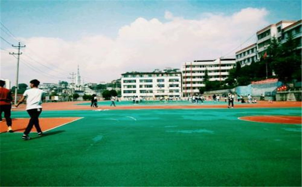 通江縣實驗中學校園環(huán)境如何？