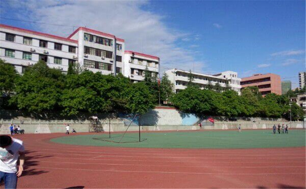 通江縣實驗中學校園環(huán)境如何？