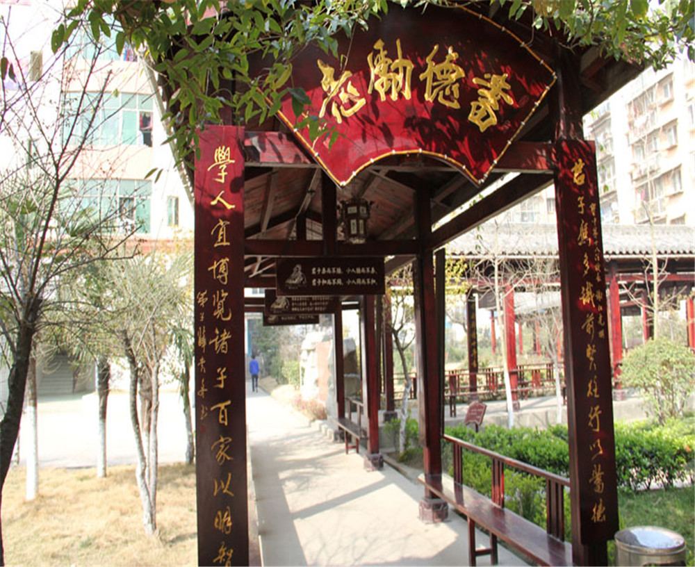 寶輪中學學校環(huán)境如何？