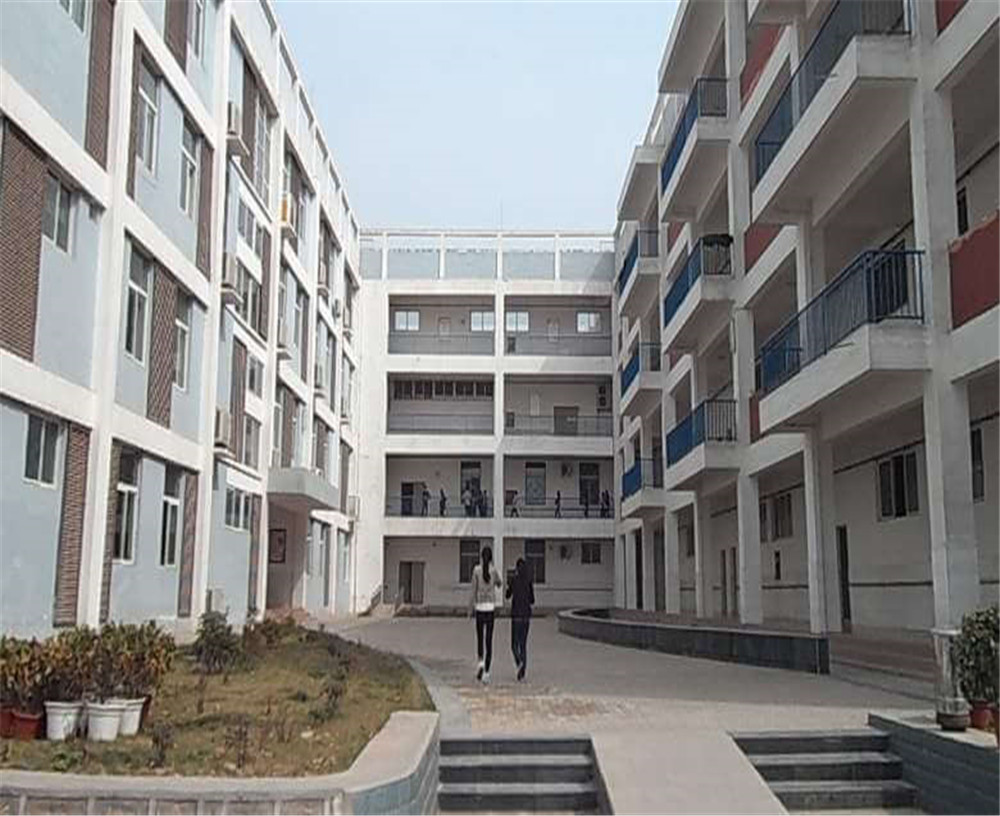 廣元市八二一中學2020年學校學費是多少？