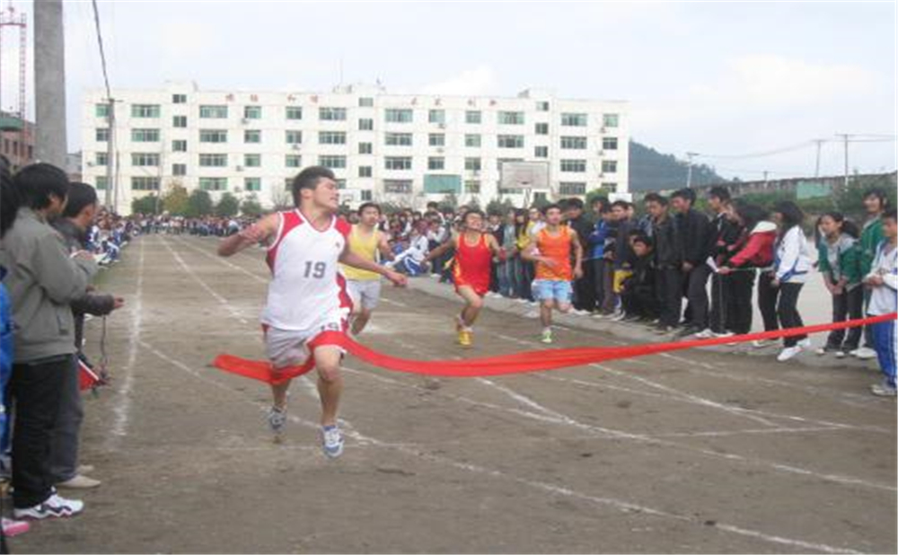 花叢中學學校詳細地址在什么地方？