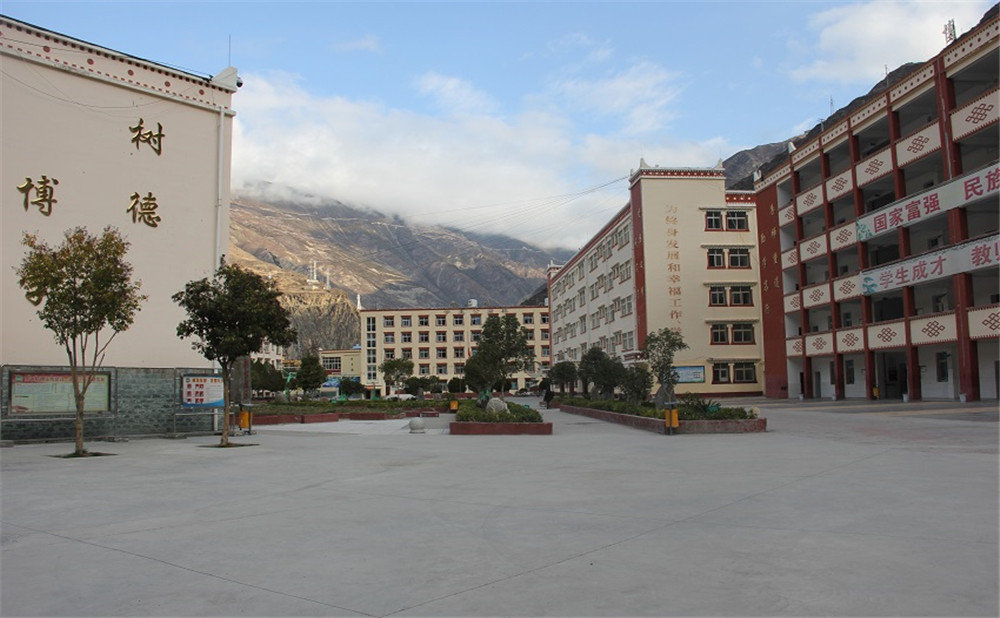 小金中學(xué)的詳細地址在什么地方？