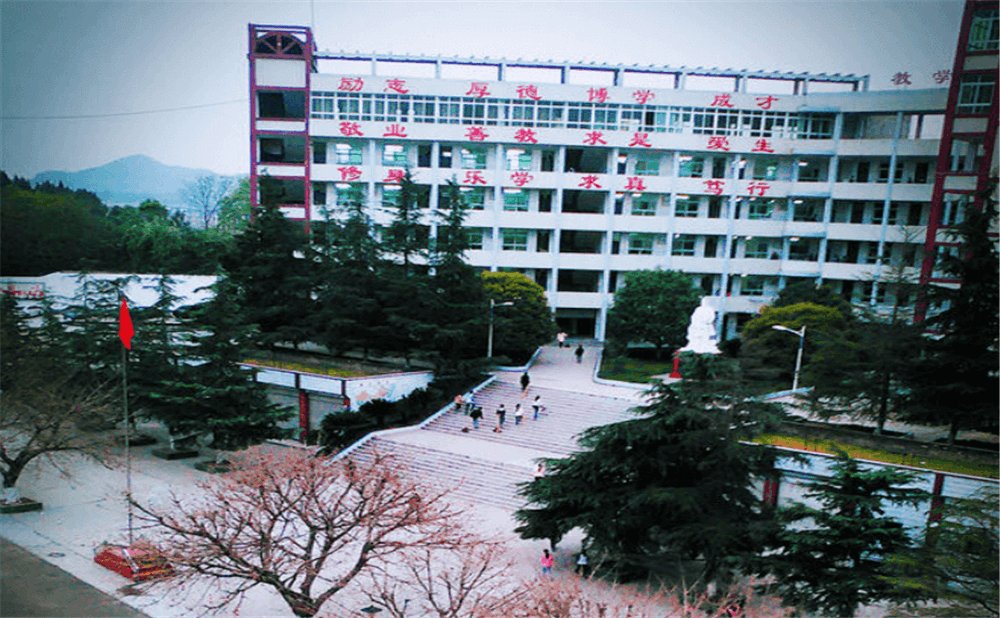 南部市伏虎中學(xué)學(xué)校詳細(xì)地址在什么地方？