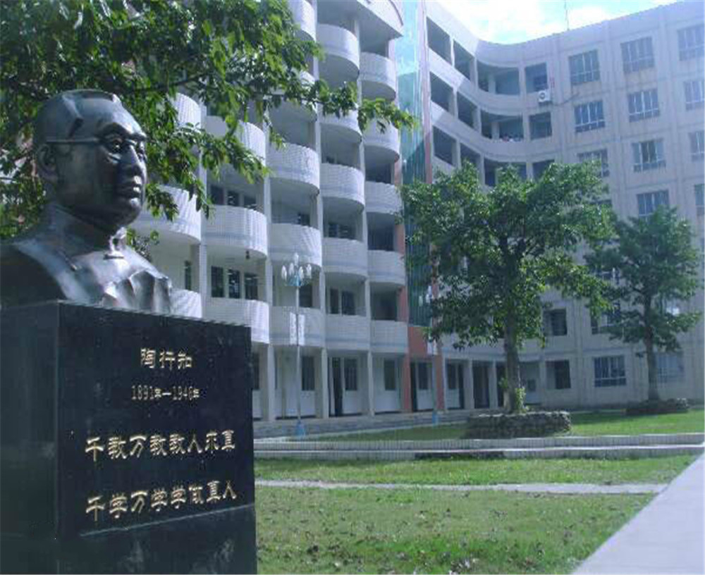 西昌市第六中學(xué)學(xué)校招辦電話是多少？