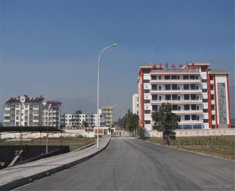 西昌市禮州中學(xué)學(xué)校招辦電話是多少？