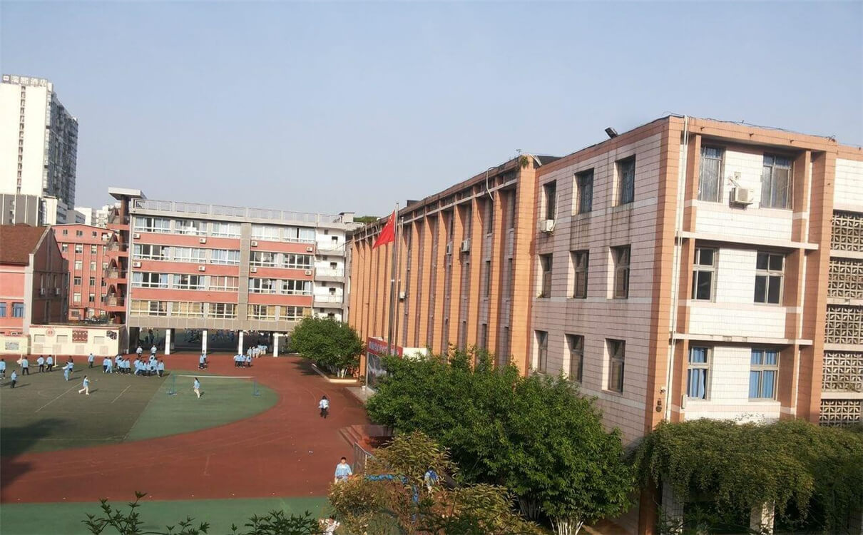 通錦中學(xué)的學(xué)費(fèi)是多少？