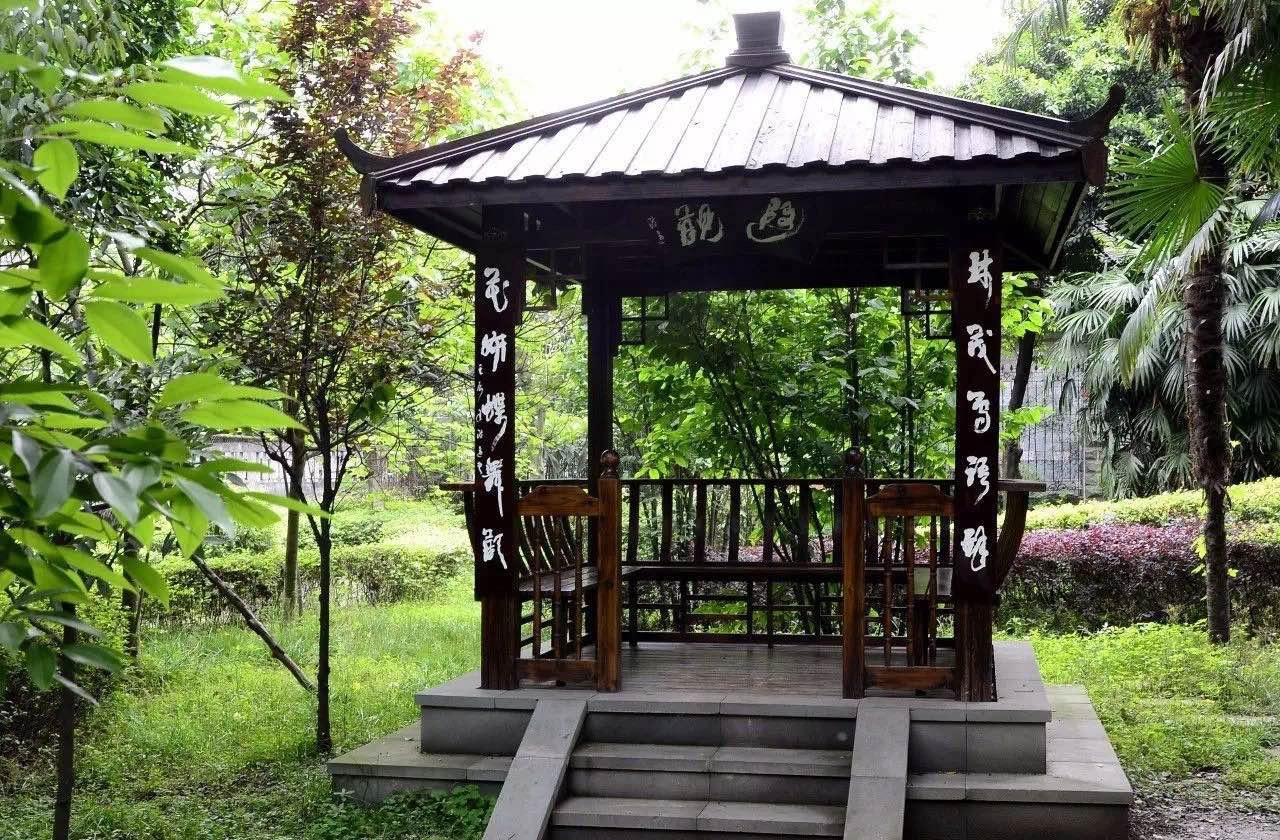 成都十八中一年的學(xué)費(fèi)是多少？