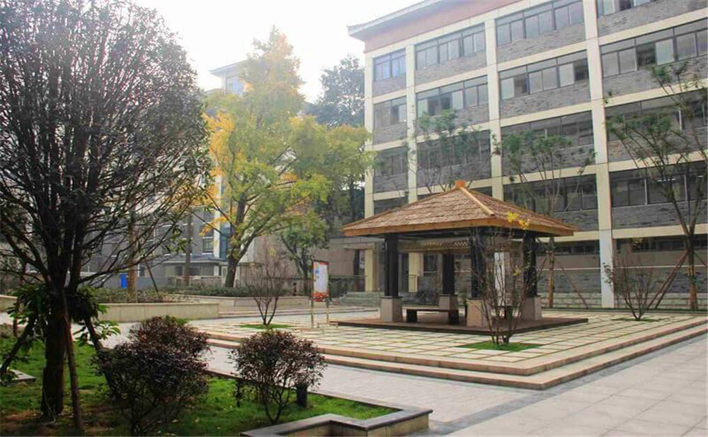 成都市西北中學(xué)的老師怎么樣？