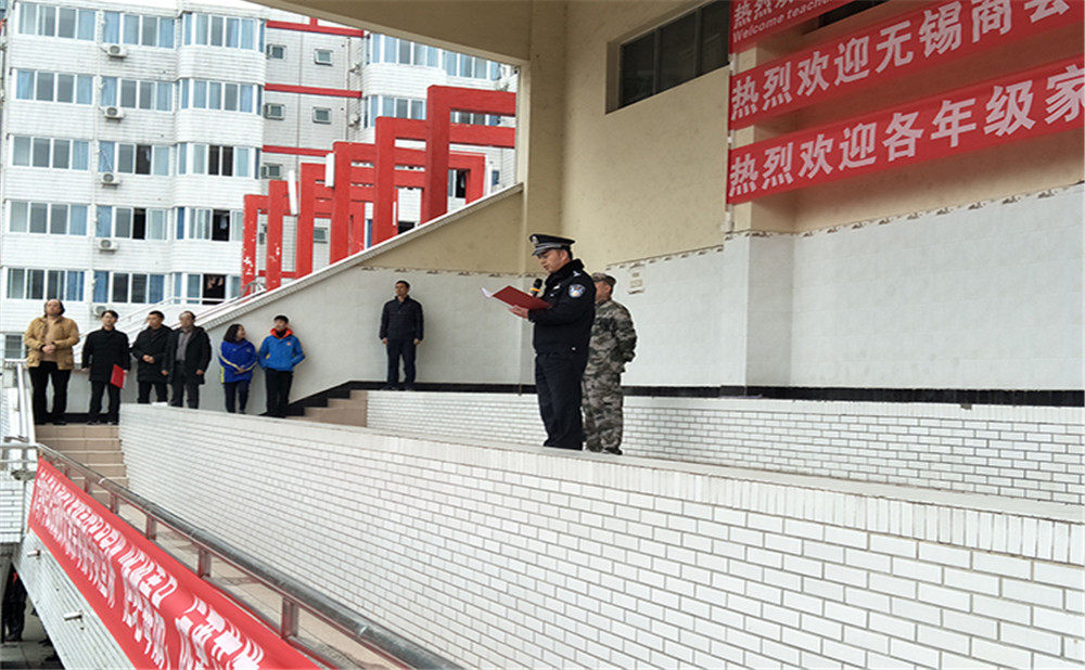 大彎中學外招生一年的學費是多少？