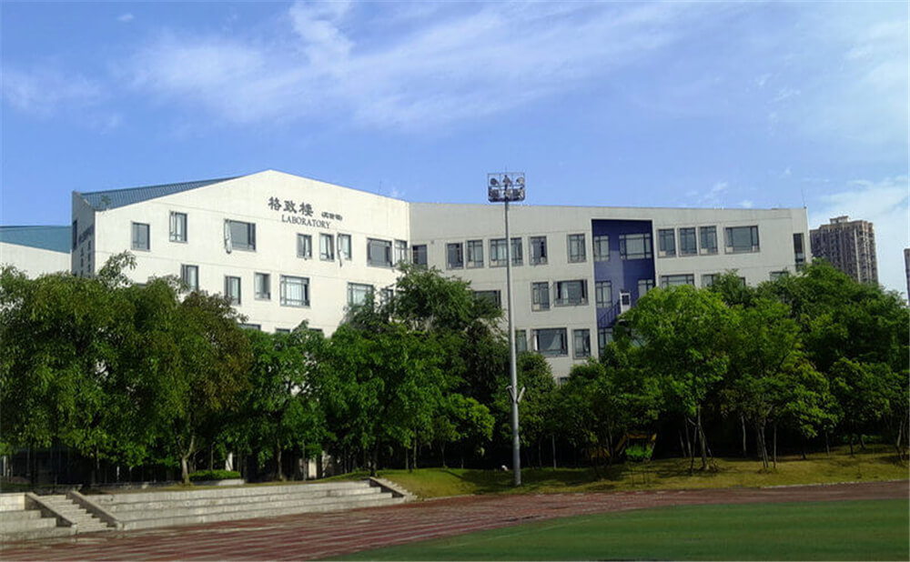 成都實驗外國語學(xué)校（西區(qū)）外招生一年的學(xué)費是多少錢？