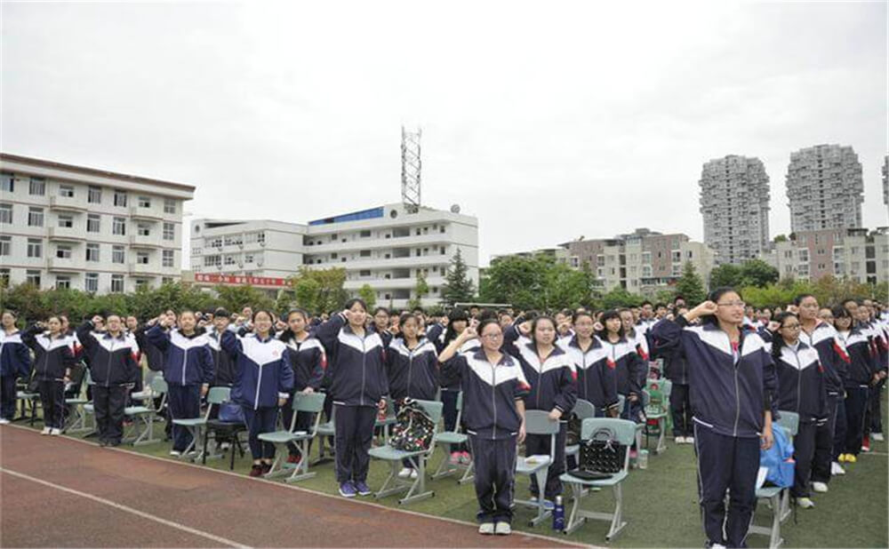龍泉二中的去年錄取分?jǐn)?shù)線是多少分？
