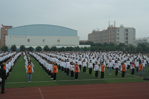 彭州中學(xué)的招生計(jì)劃是多少？