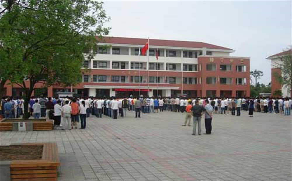 邛崍一中的去年錄取分數(shù)線是多少分？