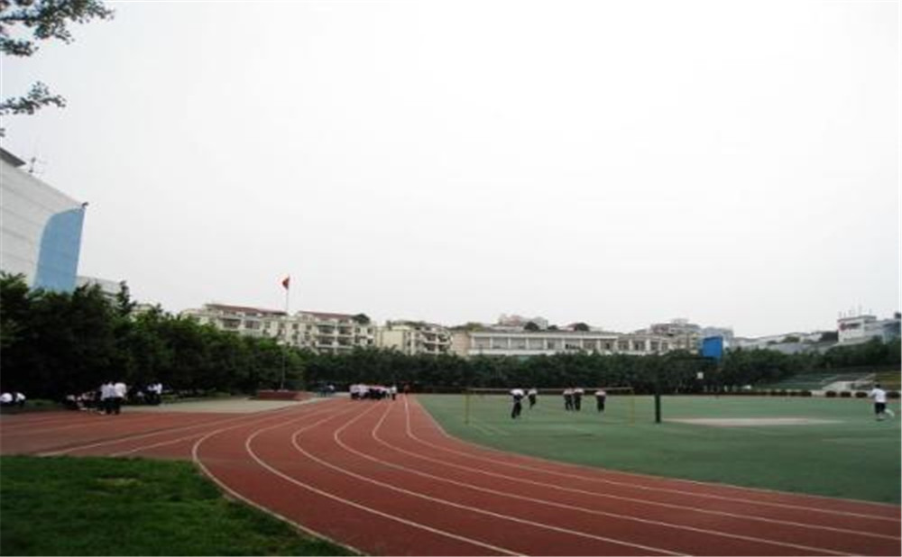 四川師范大學(xué)實驗外國語學(xué)校的學(xué)費是多少？