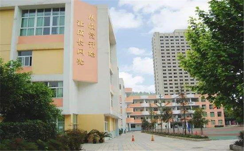 成都成飛中學(xué)的高中住宿怎么樣？