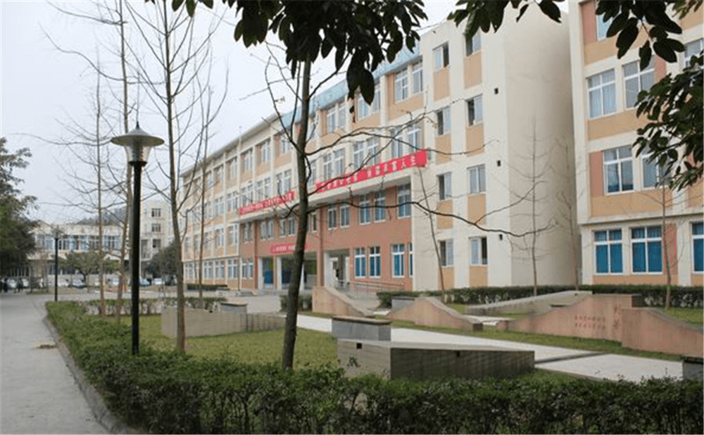 成都列五中學(xué)的高中住宿怎么樣？