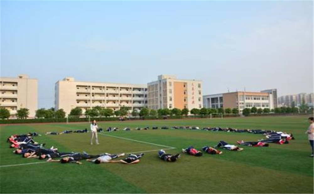 郫縣四中高中宿舍怎么樣？