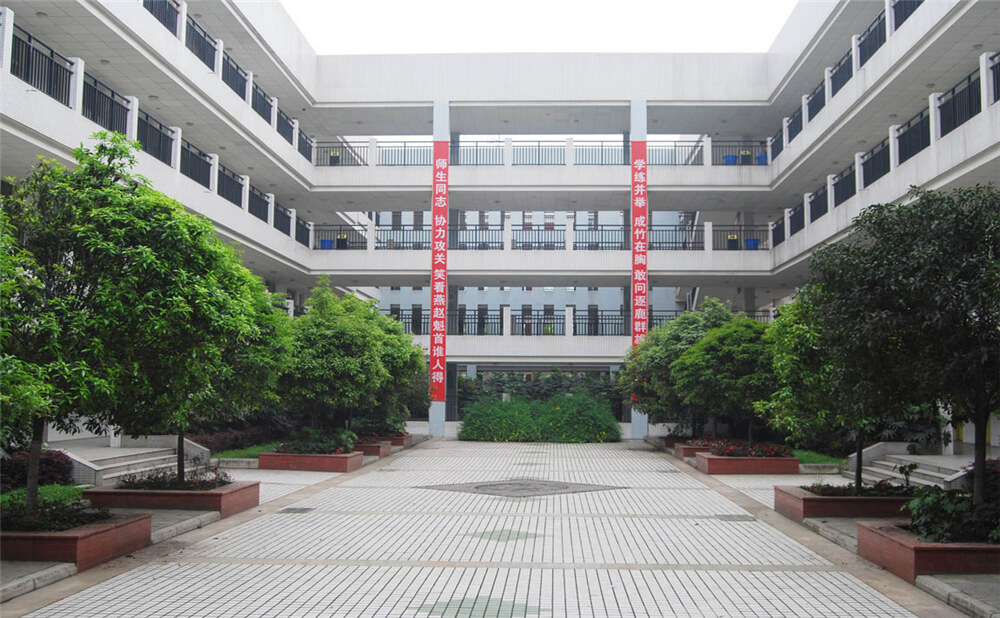 香城中學(xué)的學(xué)費是多少錢？