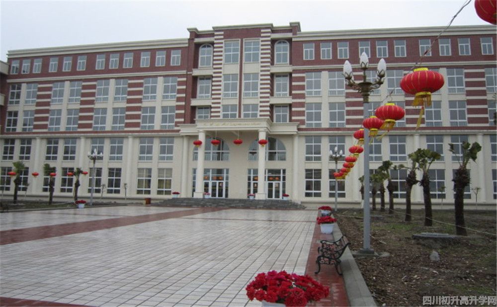 四川師范大學(xué)附屬第三實驗中學(xué)高中一年的學(xué)費是多少？