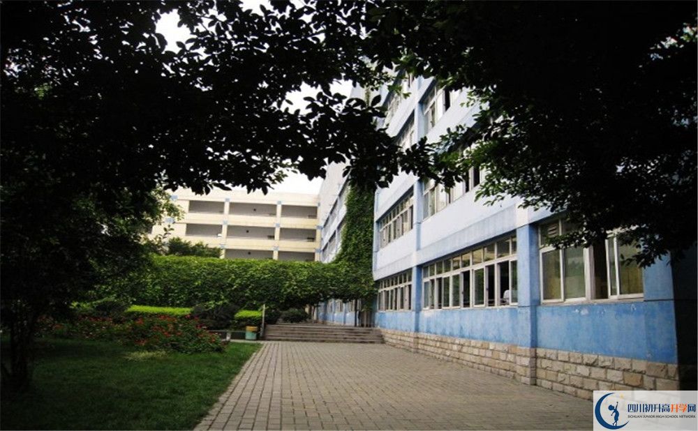四川師范大學(xué)實(shí)驗(yàn)外國(guó)語學(xué)校高中本部的錄取分?jǐn)?shù)是多少？