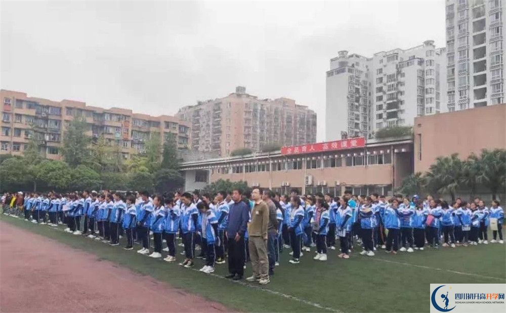 成都西藏中學初升高的學費是多少？