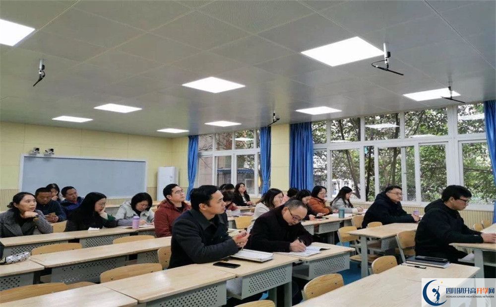 四川師范大學(xué)附屬中學(xué)是怎么樣的學(xué)校？