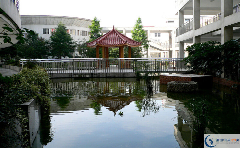 成都市龍泉中學(xué)的高中好不好？