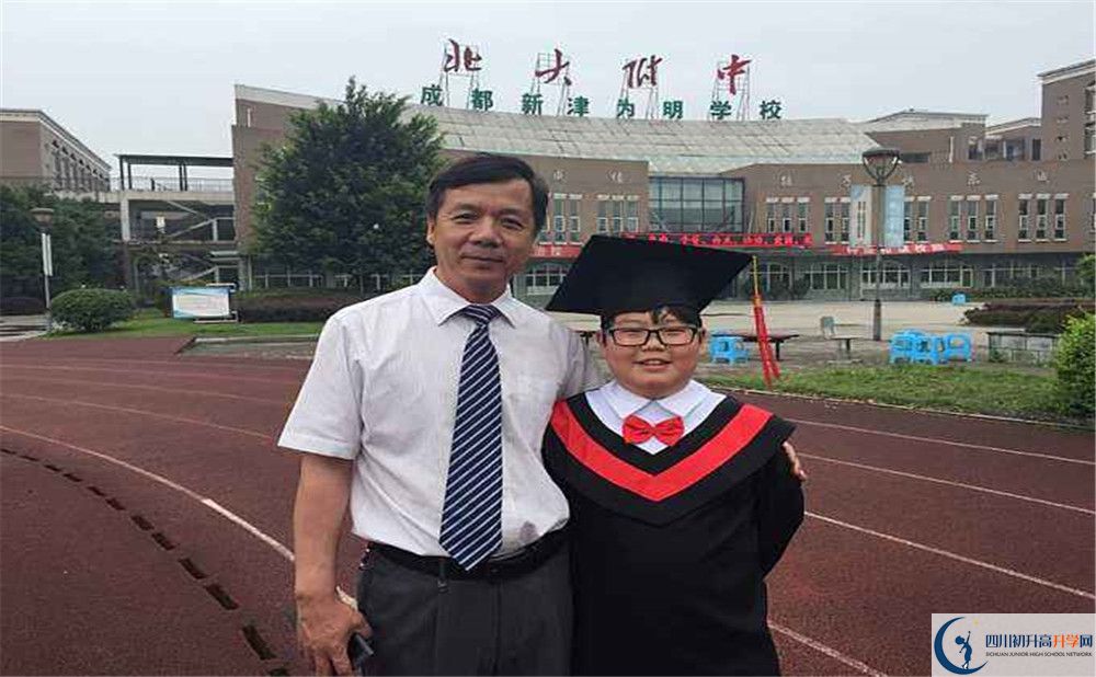 北大附中成都新津為明學校的學費大概是多少？