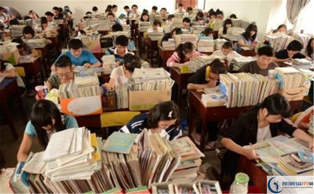 成都列五中學(xué)的招生分?jǐn)?shù)線是多少？
