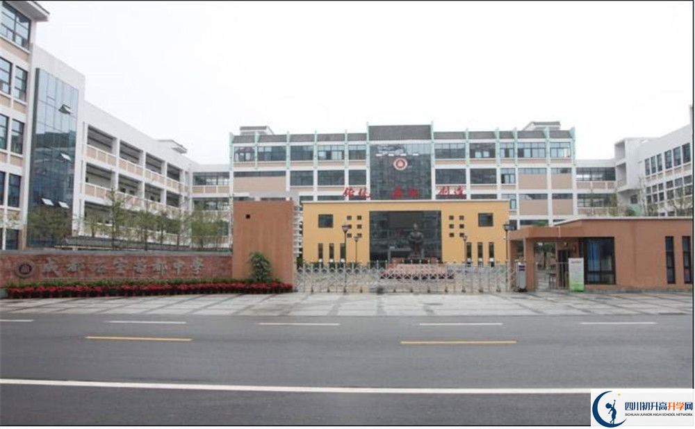 成都石室蜀都中學(xué)一年的學(xué)費(fèi)是多少錢？