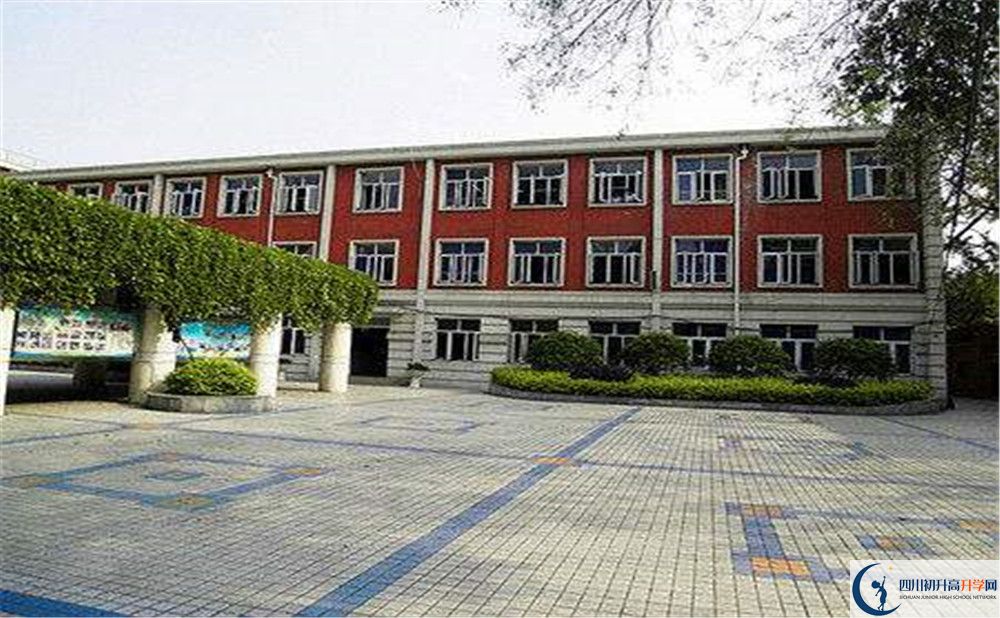 成都樹德中學(xué)一學(xué)期的學(xué)費是多少？