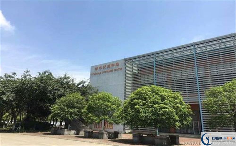 成都樹德中學光華校區(qū)一學期的學費是多少？