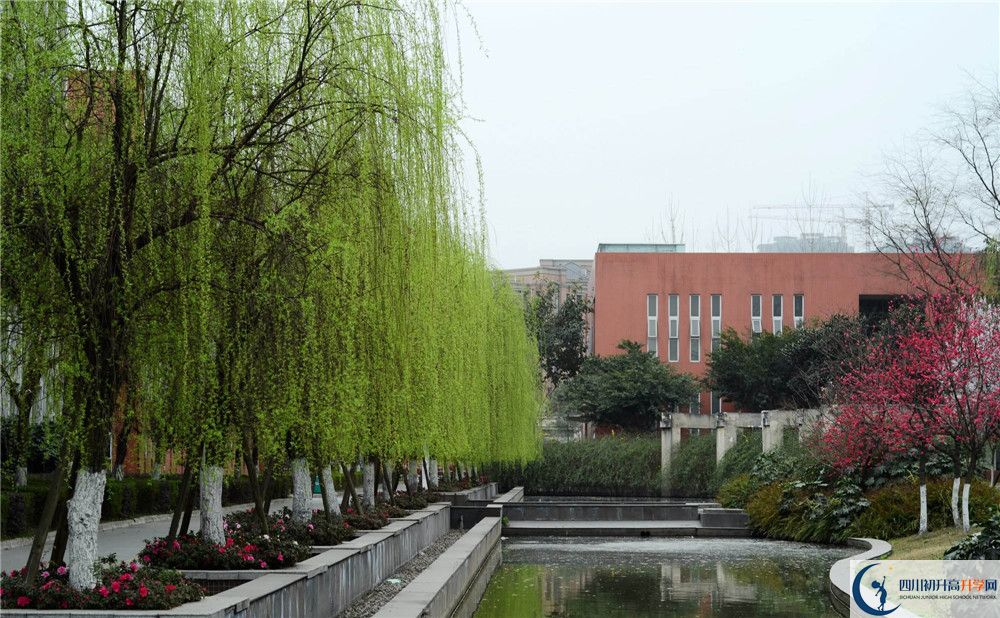 上香城中學的分數(shù)線是多少？