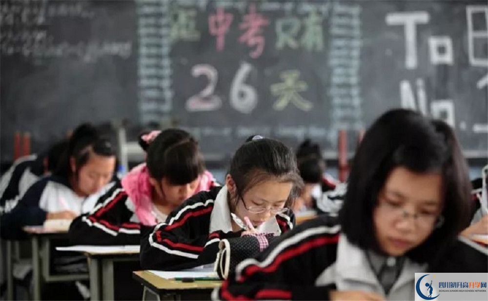 上郫縣一中的分?jǐn)?shù)線是多少？