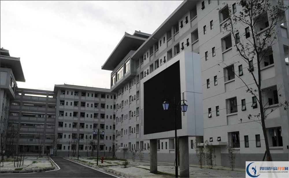 考成都石室中學北湖校區(qū)的分數線是多少？